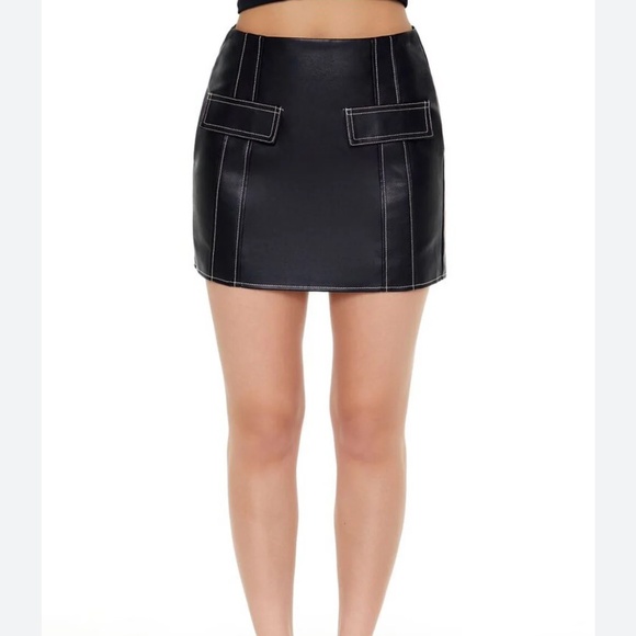 Forever 21 Faux Leather Mini Skirt Pockets Top Stitch Black Size Small 28 Waist - Picture 1 of 7